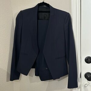THEORY NAVY 2 PIECE SUIT